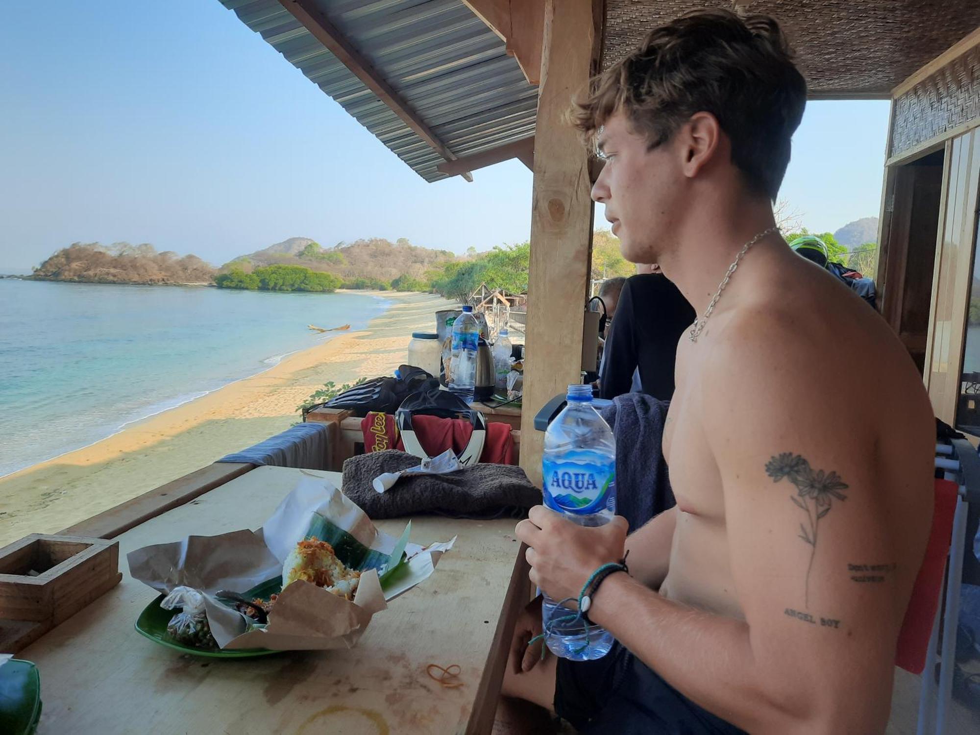 Boneputeh Homestay Taliwang Екстериор снимка