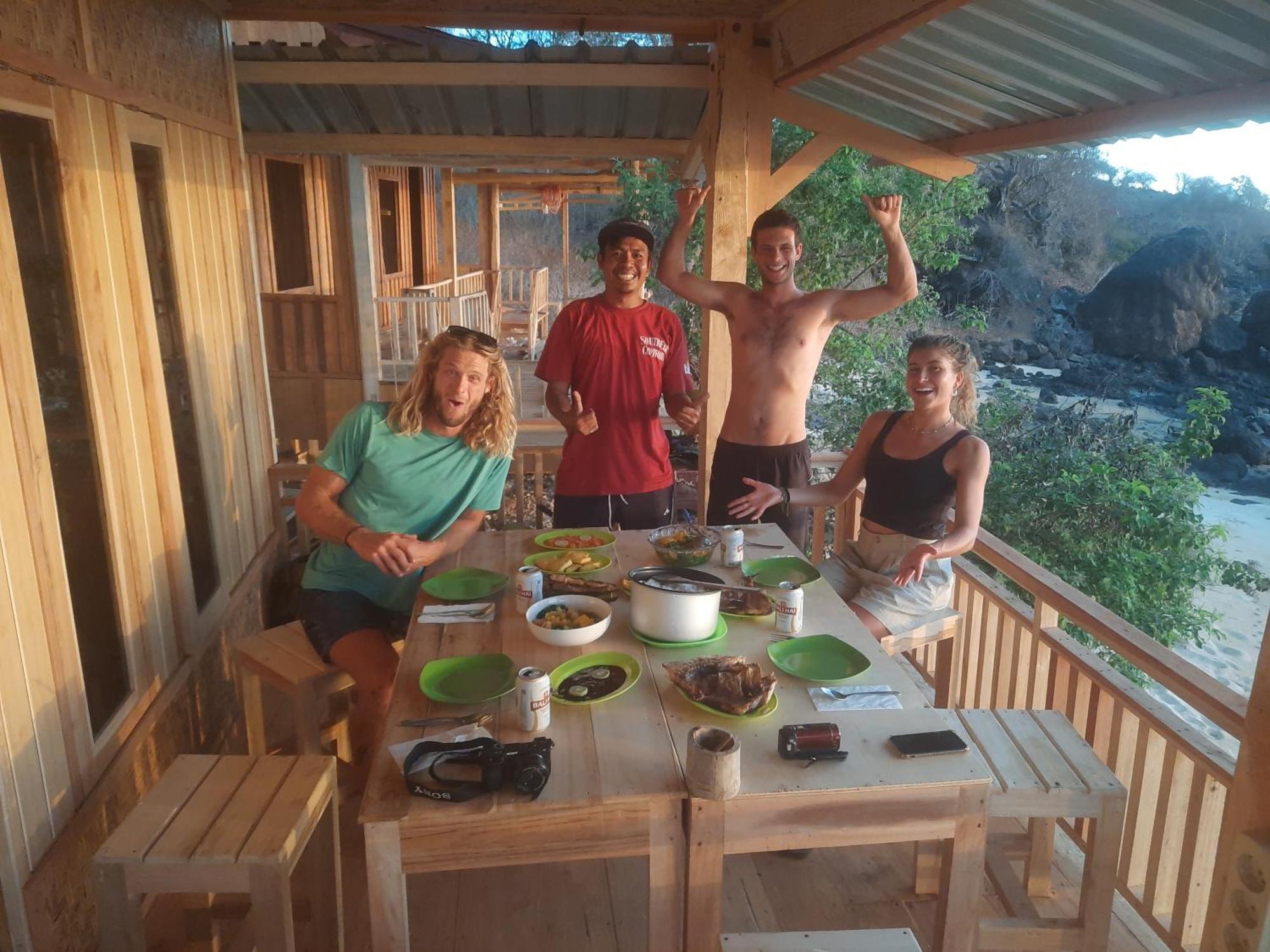 Boneputeh Homestay Taliwang Екстериор снимка
