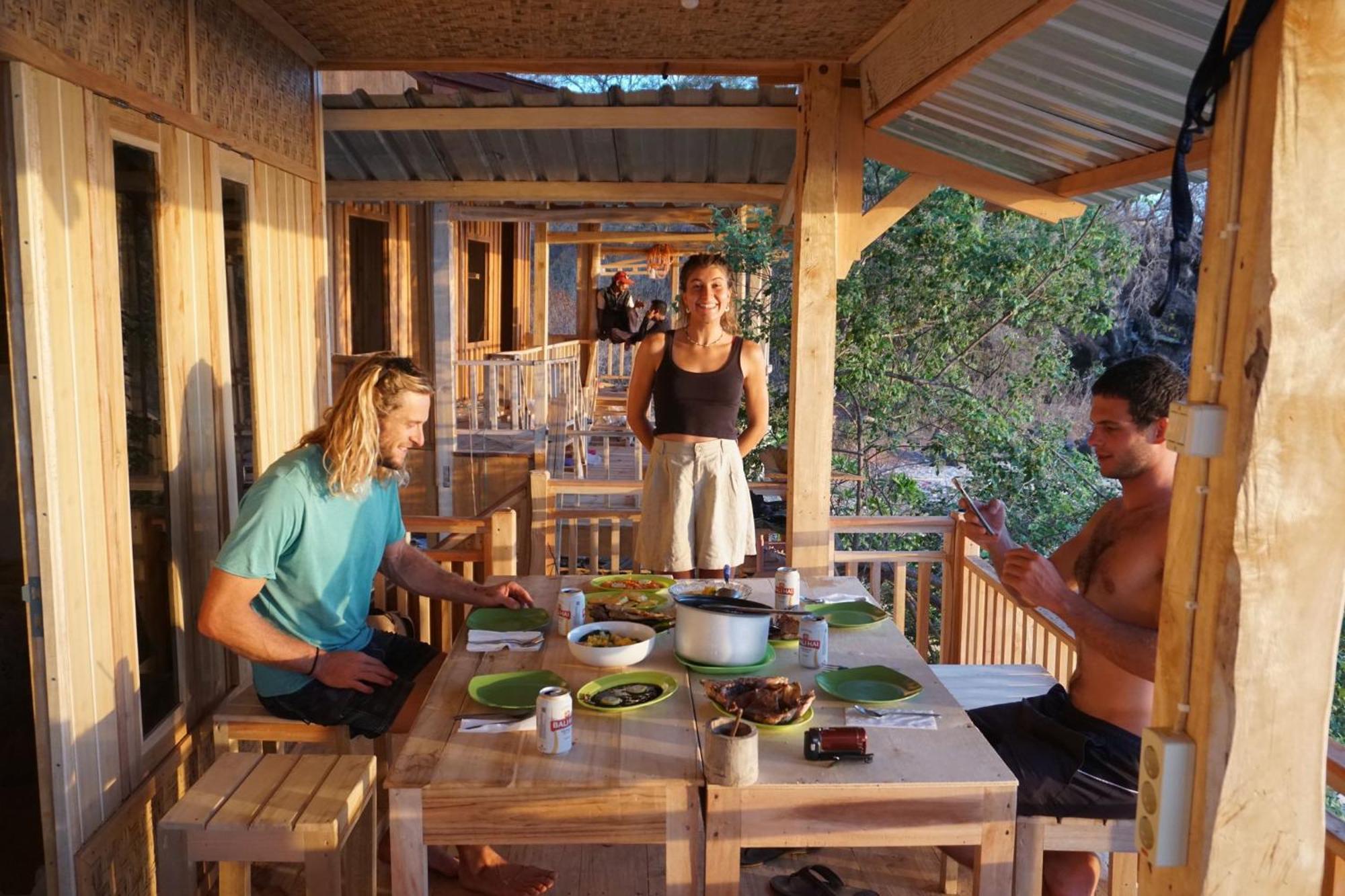 Boneputeh Homestay Taliwang Стая снимка